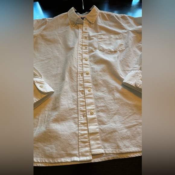 The perfect shirt - Gap white button down - Picture 5 of 9
